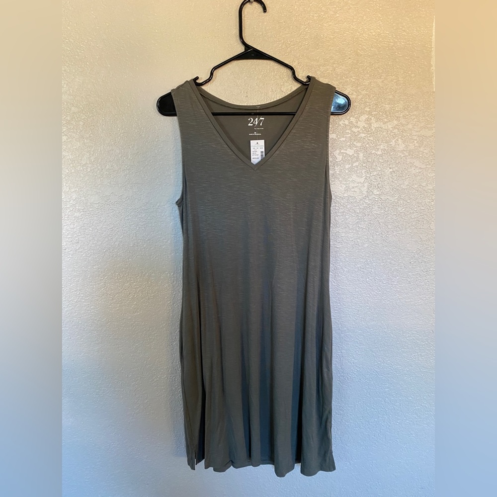 NWT Maurices 24/7 Dress Size Medium